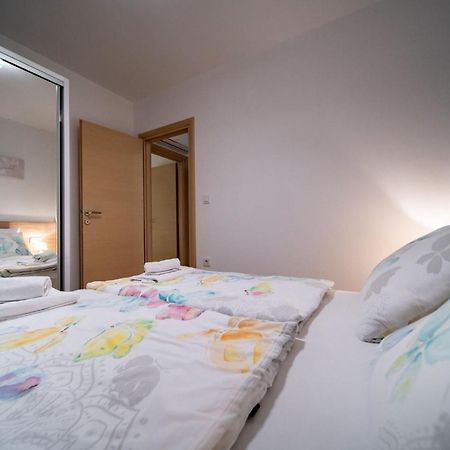 Apartments Arbis Лопар Екстериор снимка