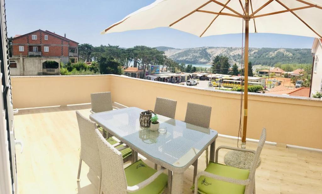 Apartments Arbis Лопар Екстериор снимка