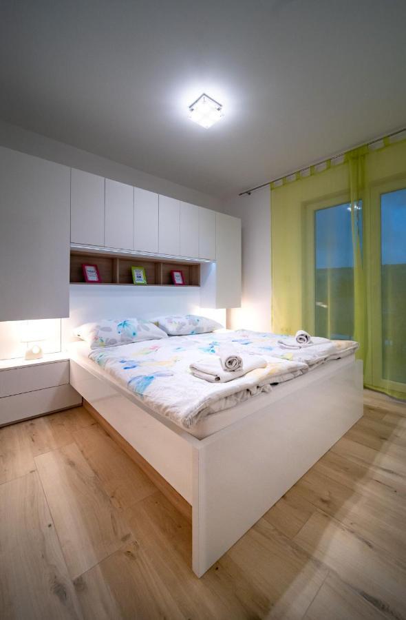 Apartments Arbis Лопар Екстериор снимка