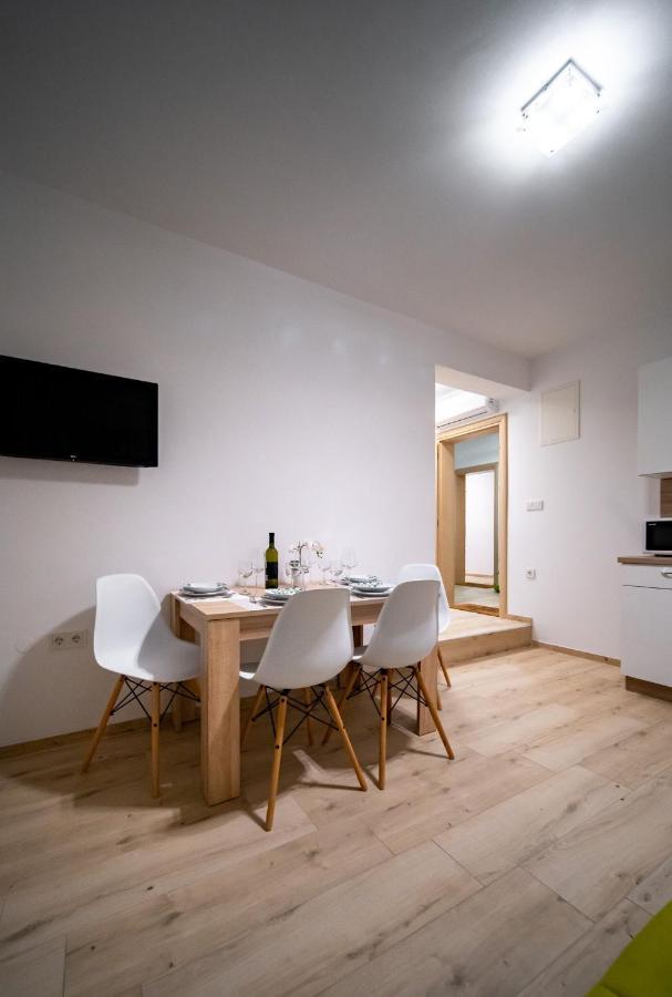 Apartments Arbis Лопар Екстериор снимка