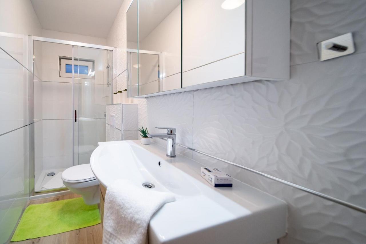 Apartments Arbis Лопар Екстериор снимка