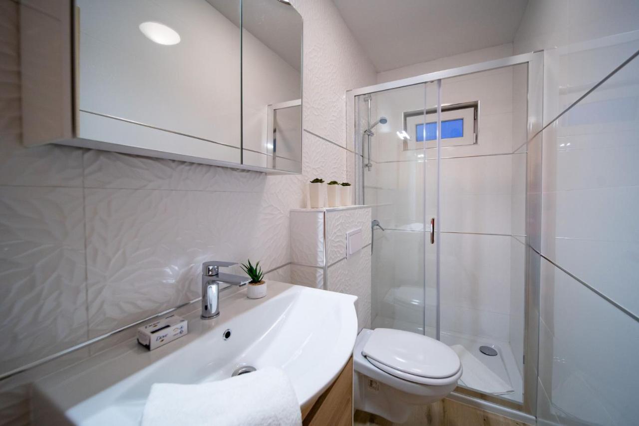 Apartments Arbis Лопар Екстериор снимка