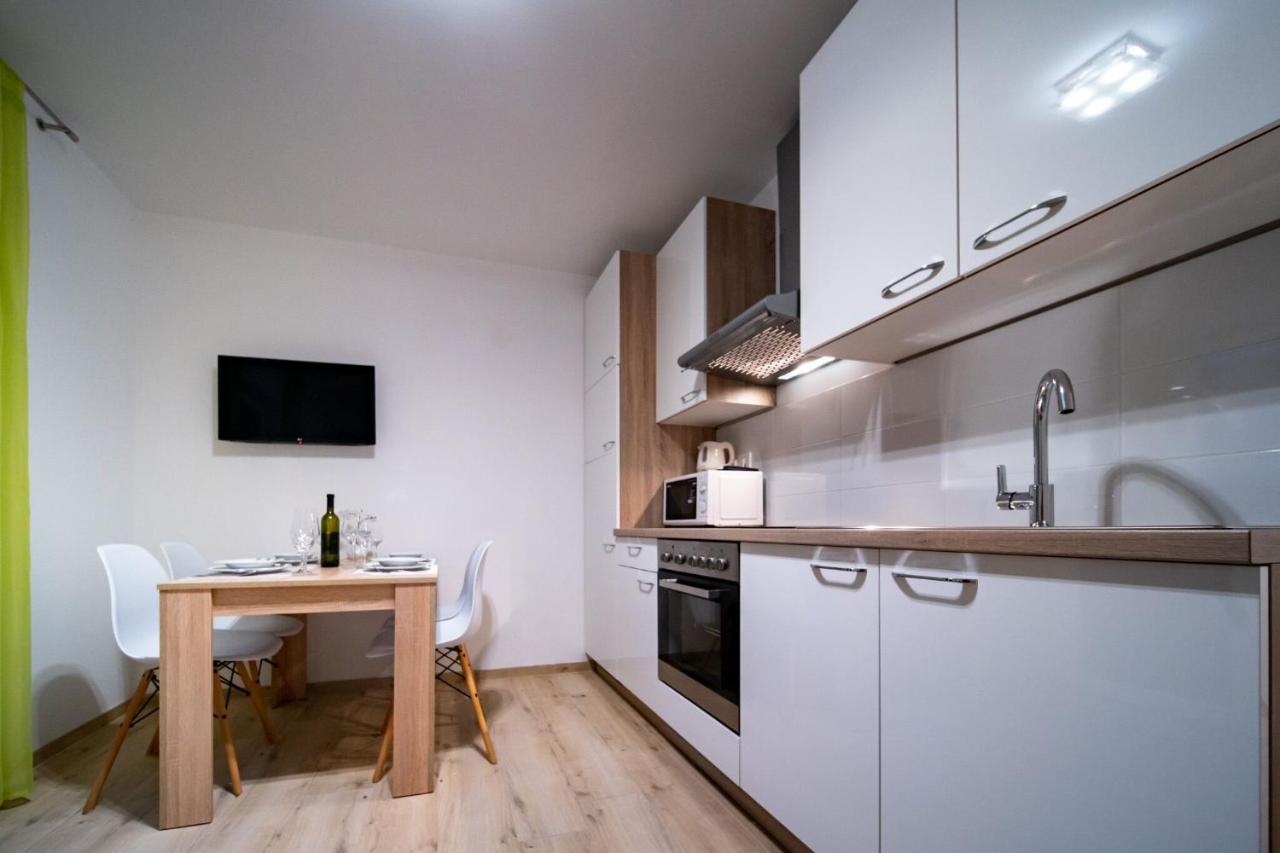 Apartments Arbis Лопар Екстериор снимка