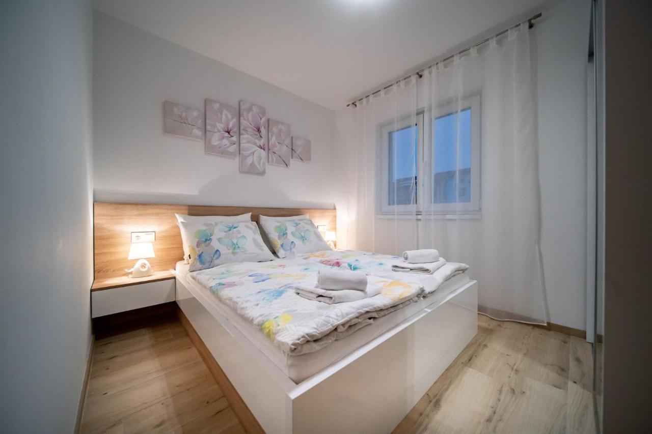 Apartments Arbis Лопар Екстериор снимка