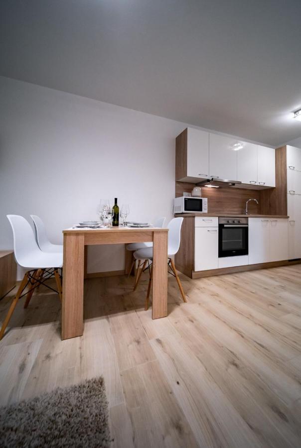 Apartments Arbis Лопар Екстериор снимка