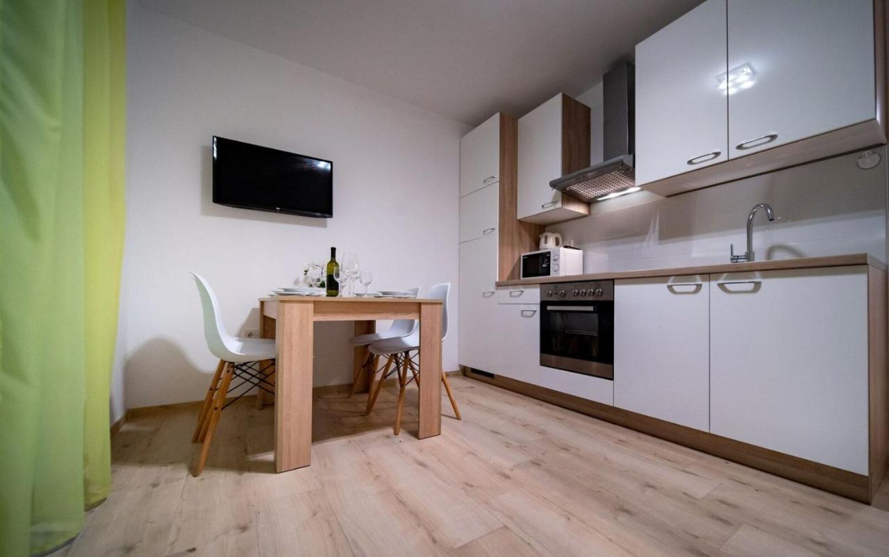Apartments Arbis Лопар Екстериор снимка