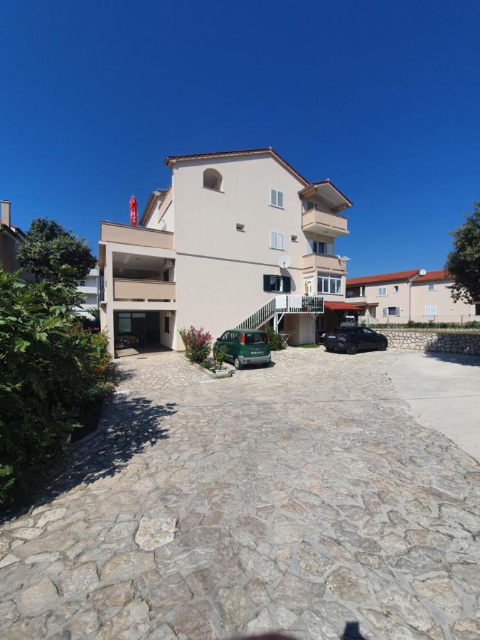 Apartments Arbis Лопар Екстериор снимка