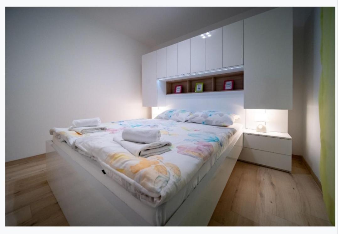 Apartments Arbis Лопар Стая снимка
