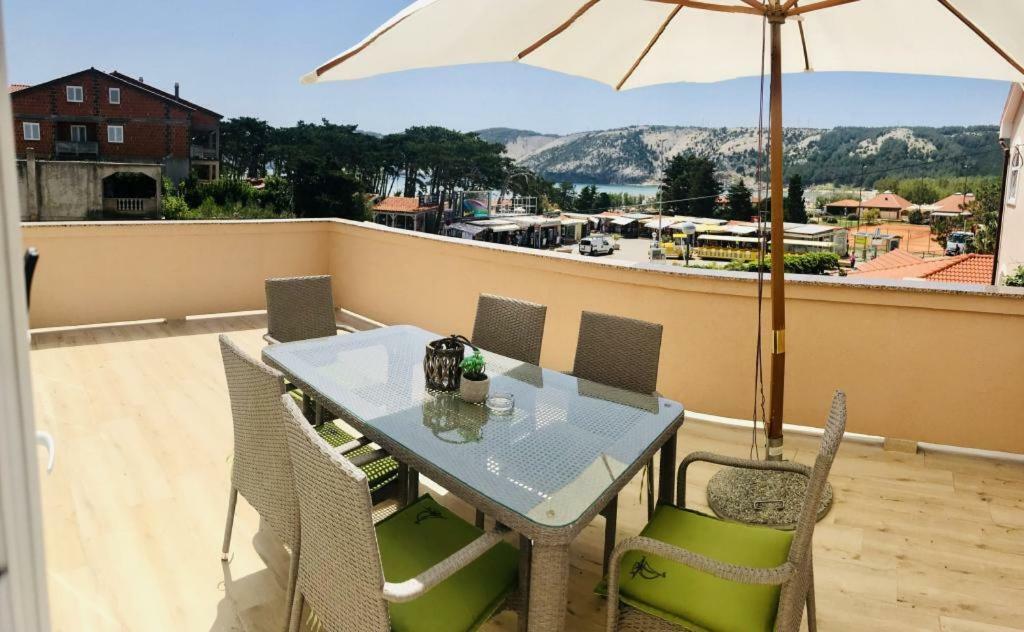 Apartments Arbis Лопар Екстериор снимка