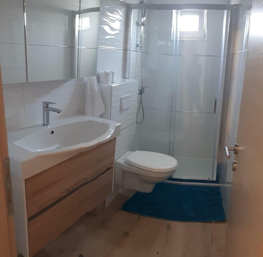 Apartments Arbis Лопар Екстериор снимка